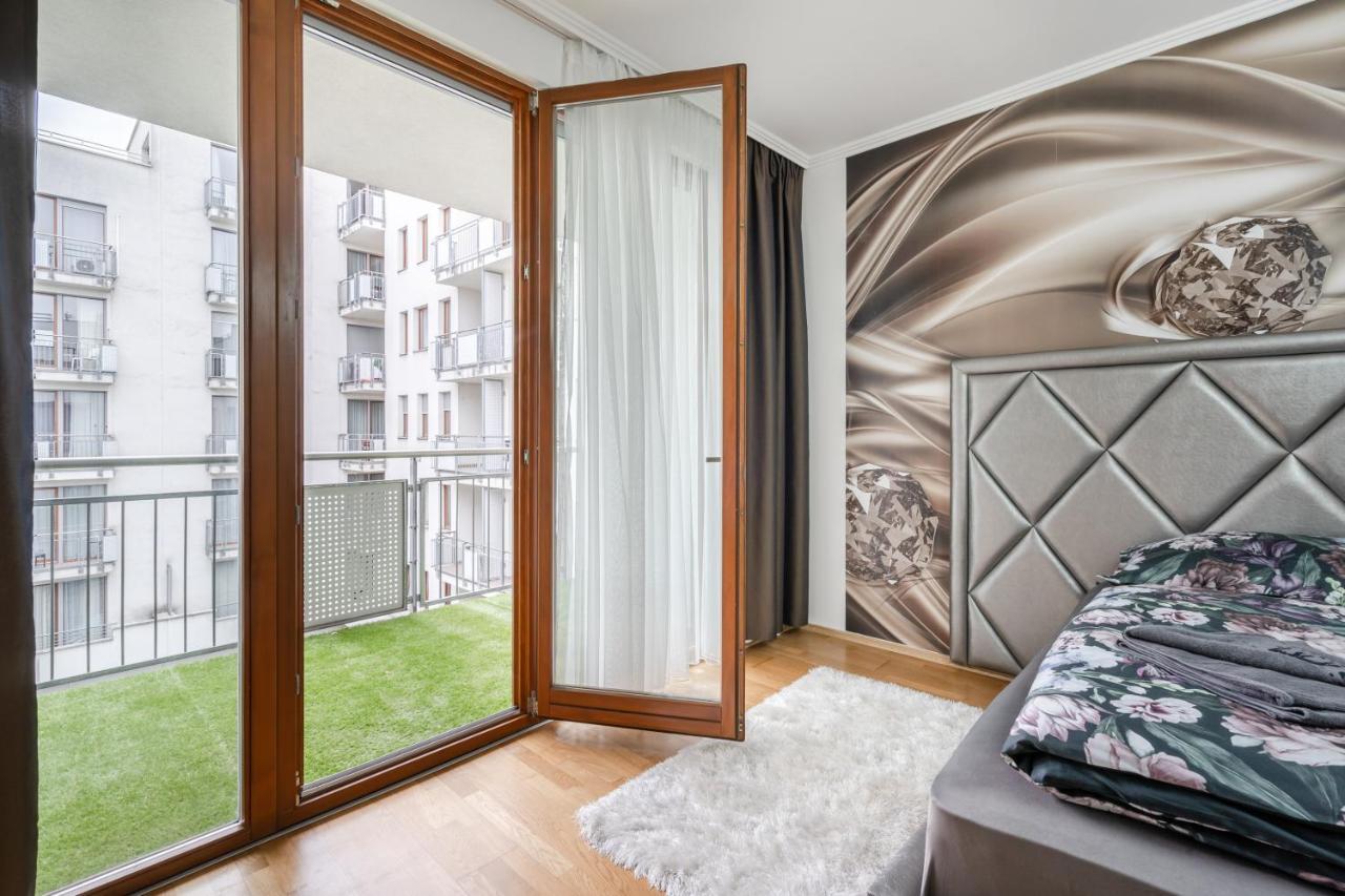 Penthouse Three Bedrooms, Three Balconies Apartment With Free Parking In Kiraly Street Budapest Exterior photo