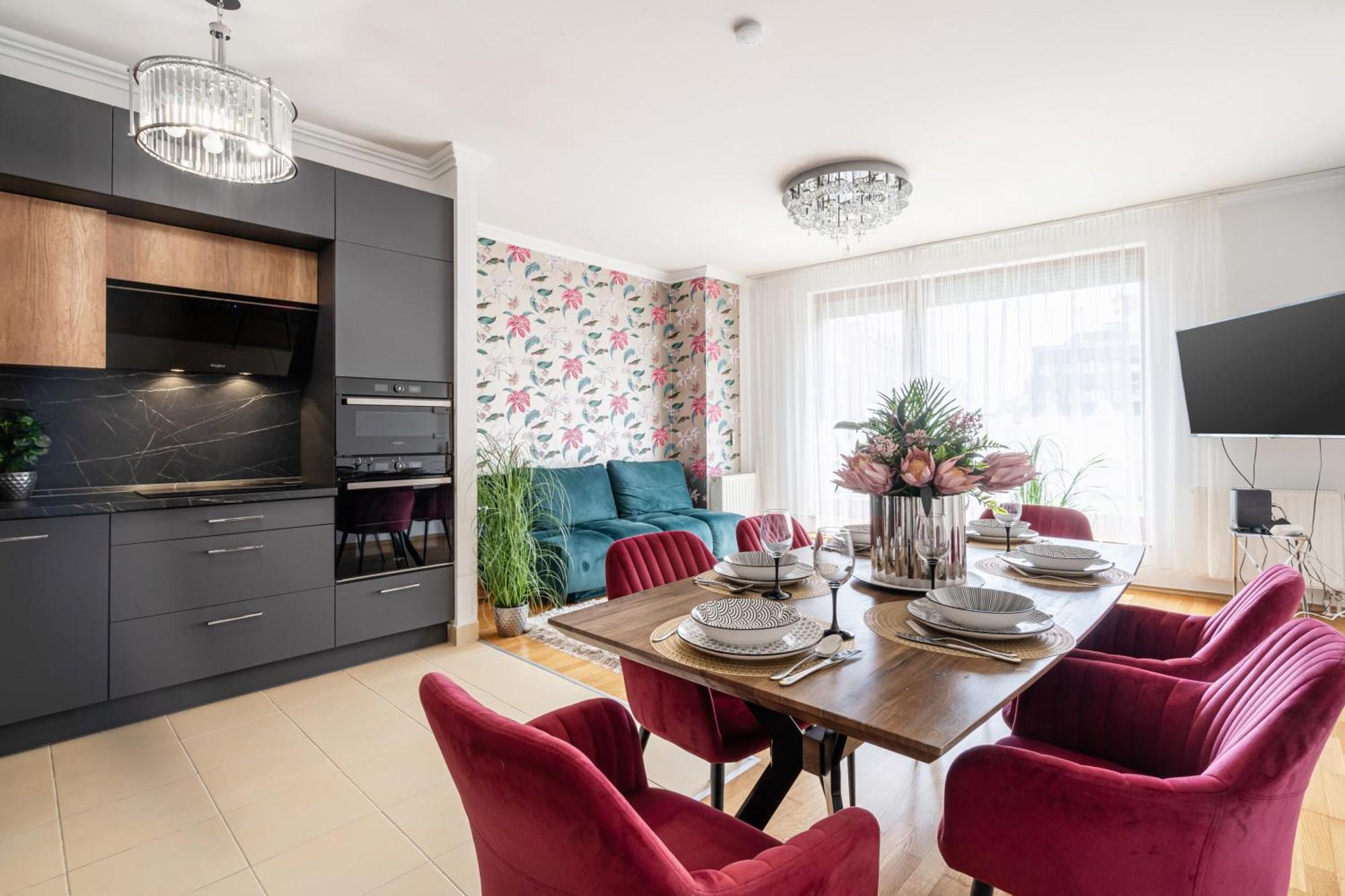 Penthouse Three Bedrooms, Three Balconies Apartment With Free Parking In Kiraly Street Budapest Exterior photo