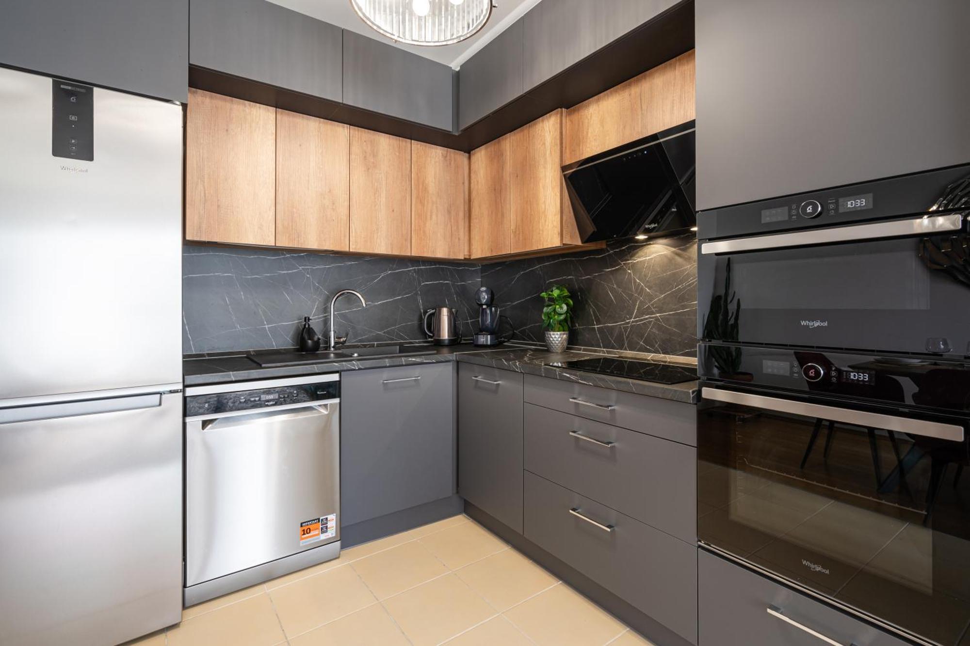 Penthouse Three Bedrooms, Three Balconies Apartment With Free Parking In Kiraly Street Budapest Exterior photo